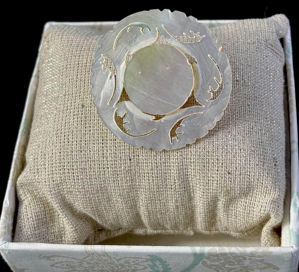 Mother Of Pearl Vintage Bethlehem ISRAEL Brooch Circle Hand Carved
